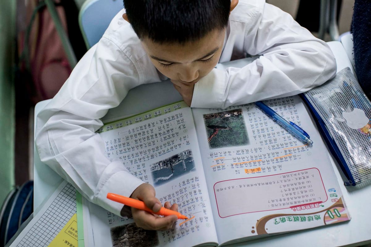 普通話如何演變為漩渦中心的語言？香港「推普」的前世今生