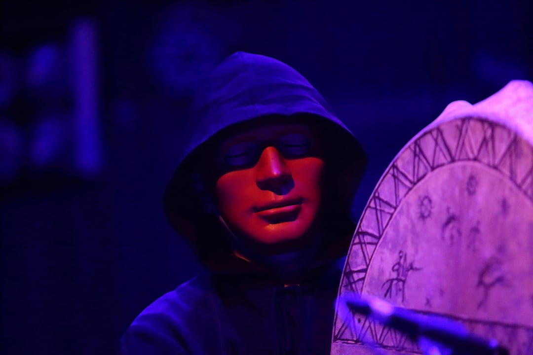 2014年5月11日,深圳明天音乐节B10现场,响马乐队成员之一马木尔正在表演。摄影:红星社映画。图片由马木尔和张东提供