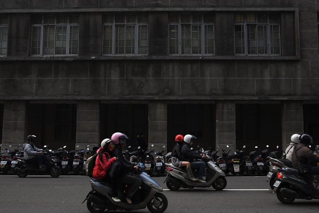 台北希望透过“自行车”逐步取代机车的做法，也反映出后进国家对现代化的追赶心态。摄：Andrew Wong/Getty 