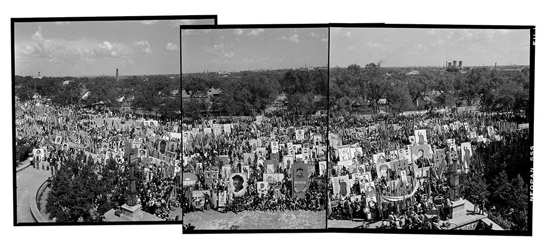 1968年6月21日,黑龙江省哈尔滨北方大厦广场,向“红太阳”献忠心大会。