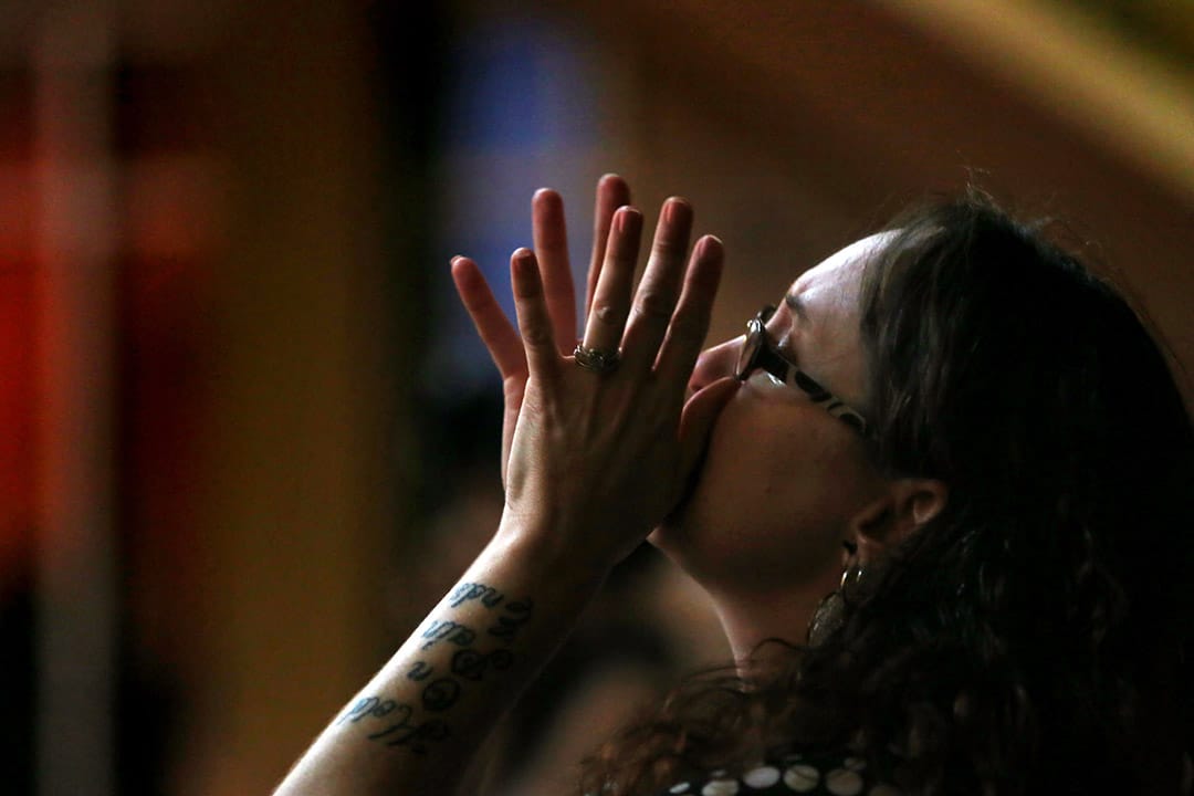 弗吉尼亞州漢普頓市民為多宗槍擊死者祈禱。