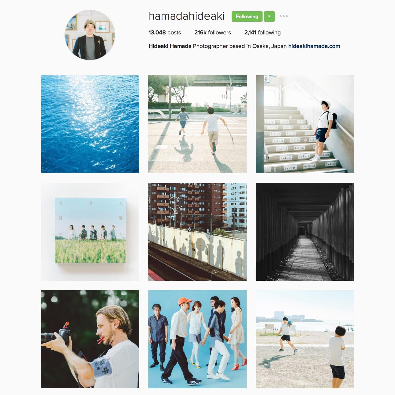 濱田英明 Hideaki Hamada (@hamadahideaki)，日本大阪攝影師，2012年出版攝影集『Haru and Mina』。作品常發表於KINFOLK magazine, FRAME magazine, THE BIG ISSUE TAIWAN。