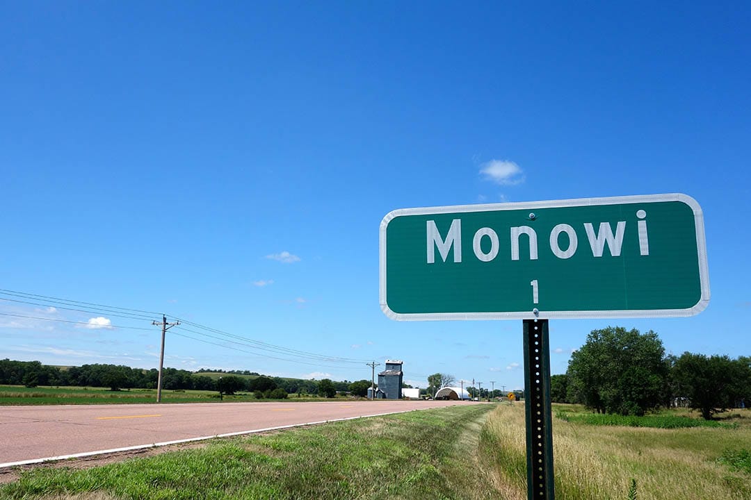 莫诺维镇位于美国内布拉斯加州北部。