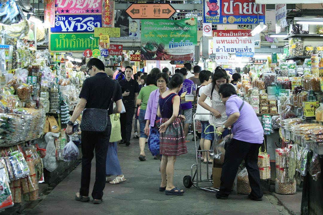 到清邁觀光客必訪的瓦洛洛市場。