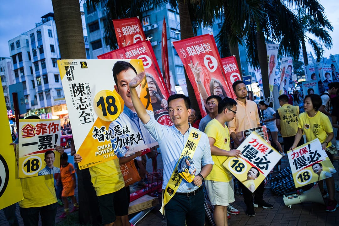 新界東候選人人民力量陳志全在拉票。