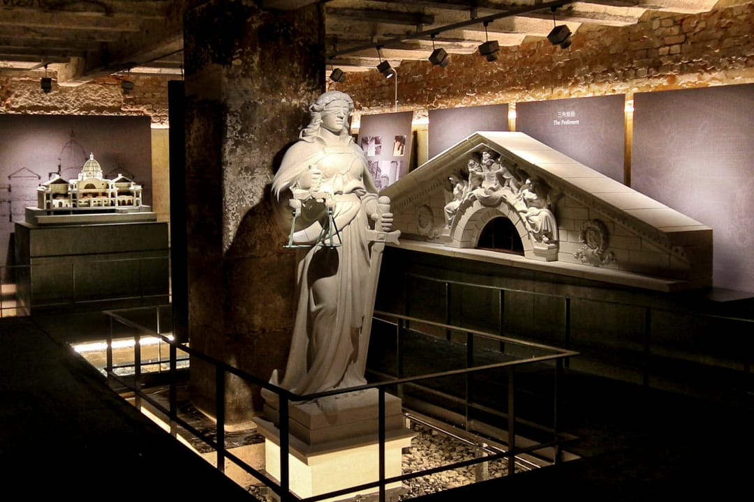 香港現行法律能阻止這類言論或行為的，就是普通法的「中傷法庭罪」，設立這罪行的目的不是要保障個別法官的尊嚴或感受，而是要確保法庭有效運作。