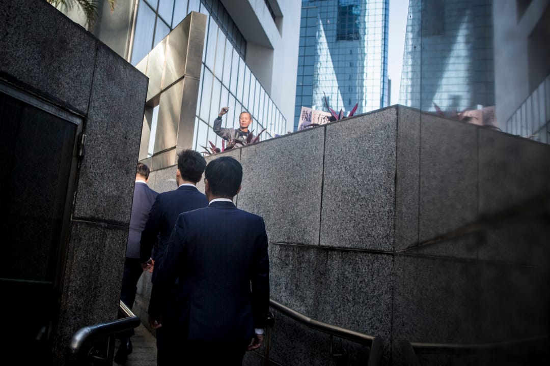 2017年2月14日,區域法院對2014年雨傘運動期間發生的7名警察涉嫌毆打示威者一案作出裁決。