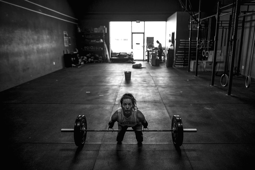 來自加拿大的Lindsay Hilton，出世時沒有手和腳，卻能舉100磅的槓鈴。