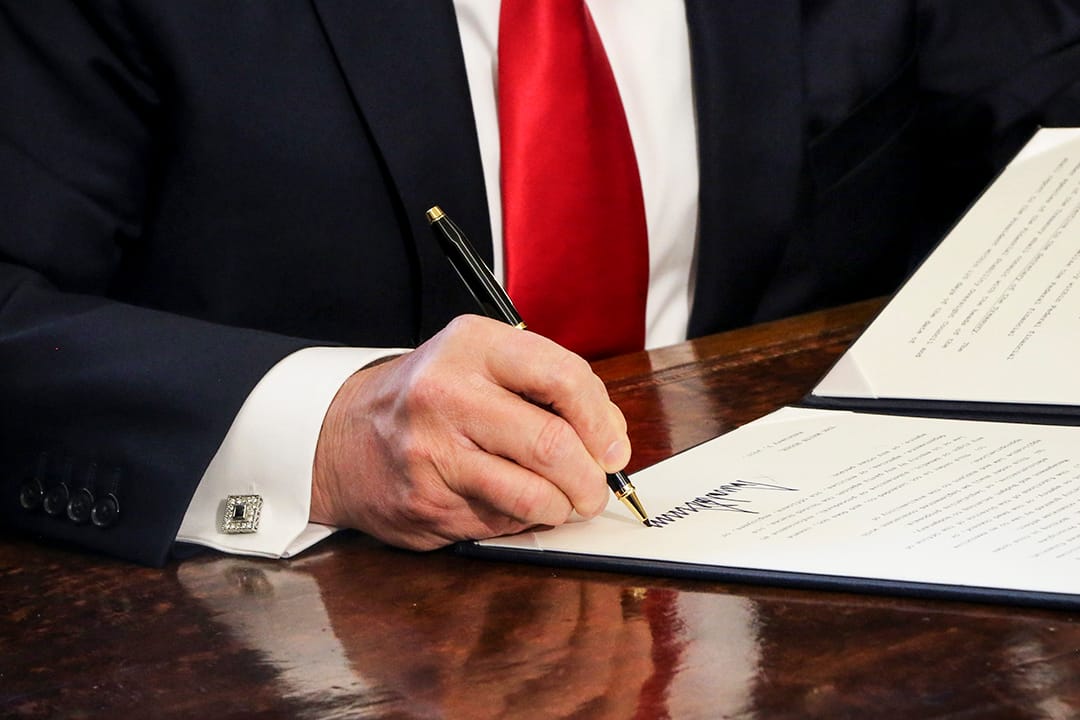 2017年2月3日，​美国总统特朗普签署总统行政命令。