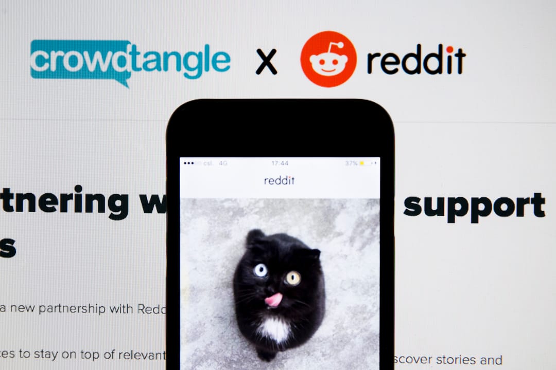 2017年2月7日,Facebook 旗下的免費社交平台分析工具 CrowdTangle 宣佈與網絡論壇 Reddit 合作。