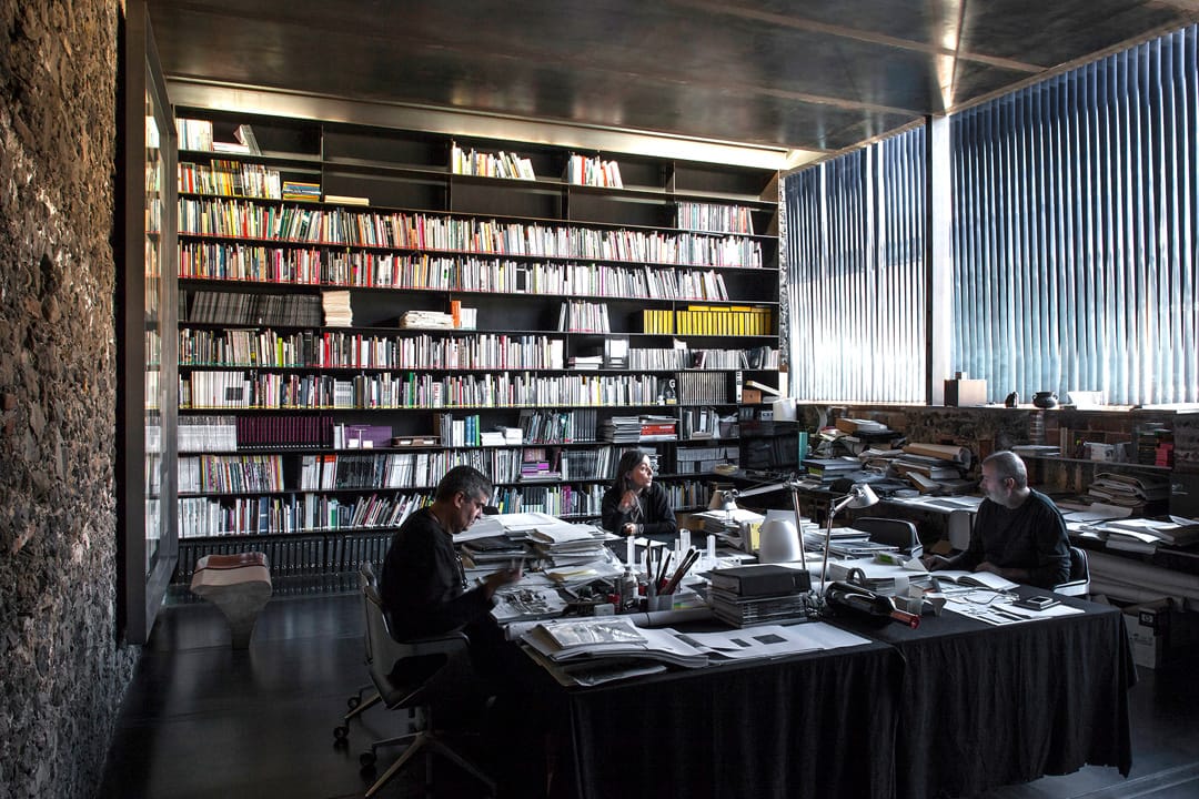 RCR Arquitectes的工作空间Barberí Laboratory。