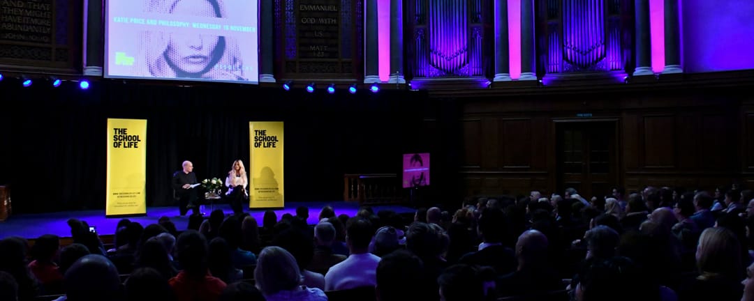 Alain de Botton 開創的 The School of Life,十年來已開遍全球,當中主辦的講座座無虛席。