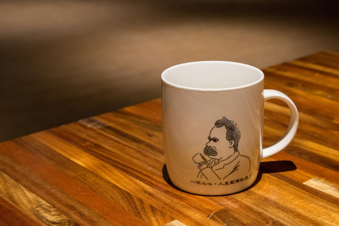 哲學在這個時代的最大價值:官方權力愈是張橫愈是無孔不入,我們就更要清醒和獨立。