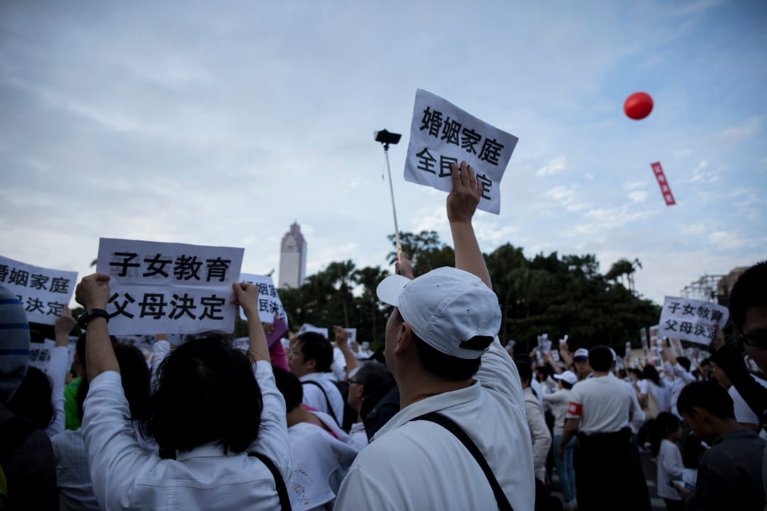 2016年12月3日,護家盟發起「百萬家庭站出來!婚姻家庭,全民決定」遊行。