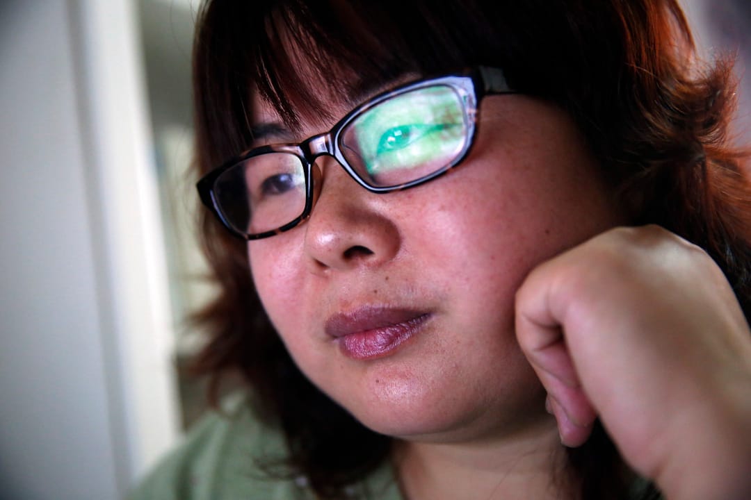 叶海燕由过去独自在网络世界中横冲直撞的“流氓燕”,终于摸到了草根参与社会议题最“正规”的道路—— NGO,以“中国民间女权工作室”的名义,申请到了性工作者的艾滋病预防检测项目资金。