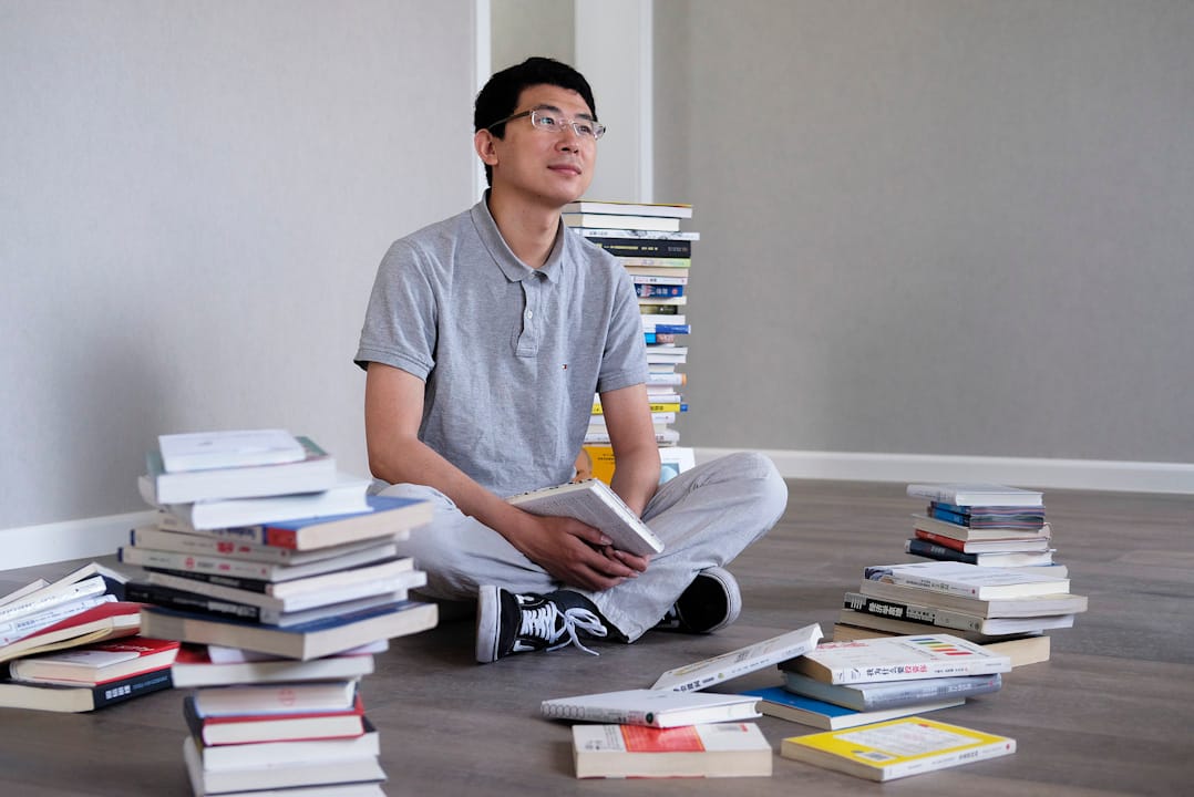 原先供职于内地财经媒体的周昶帆,2016年转型成为一位“知识网红”,现在“知乎Live”、“在行”、“怒马”等平台上都有开课。