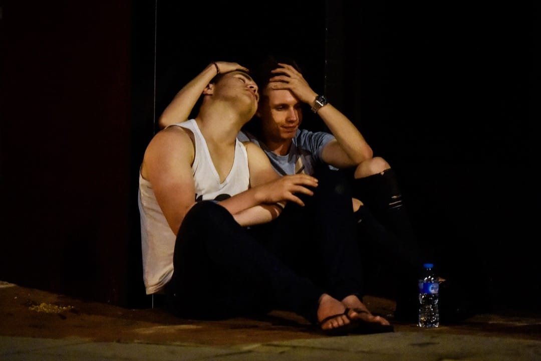 在恐袭现场的途人。