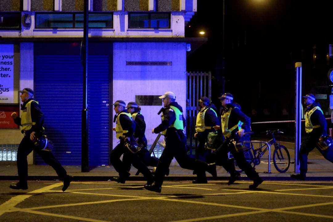 警察在恐袭现场戒备。