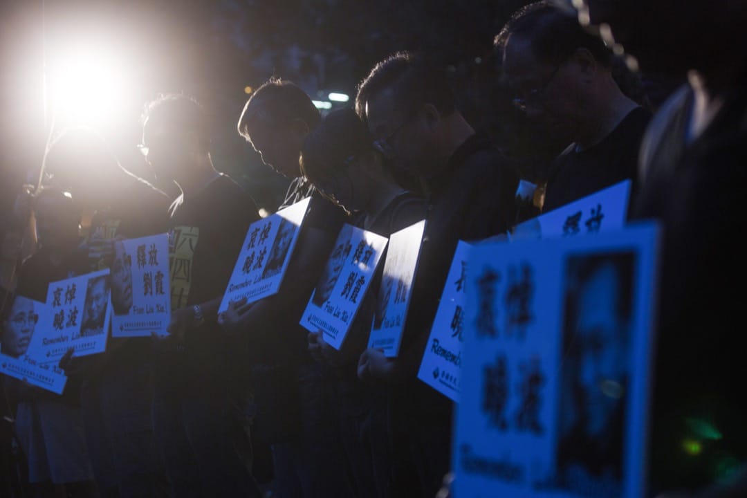 2017年7月15日，香港支聯會舉辦燭光遊行，開始前全場為劉曉波先生默哀。
