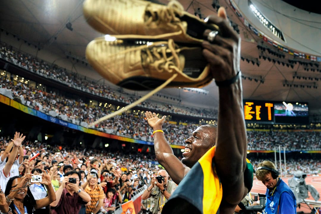 2008年8月22日，北京奥运会，保特在胜出男子4x100接力赛后到观众席与观众庆祝。