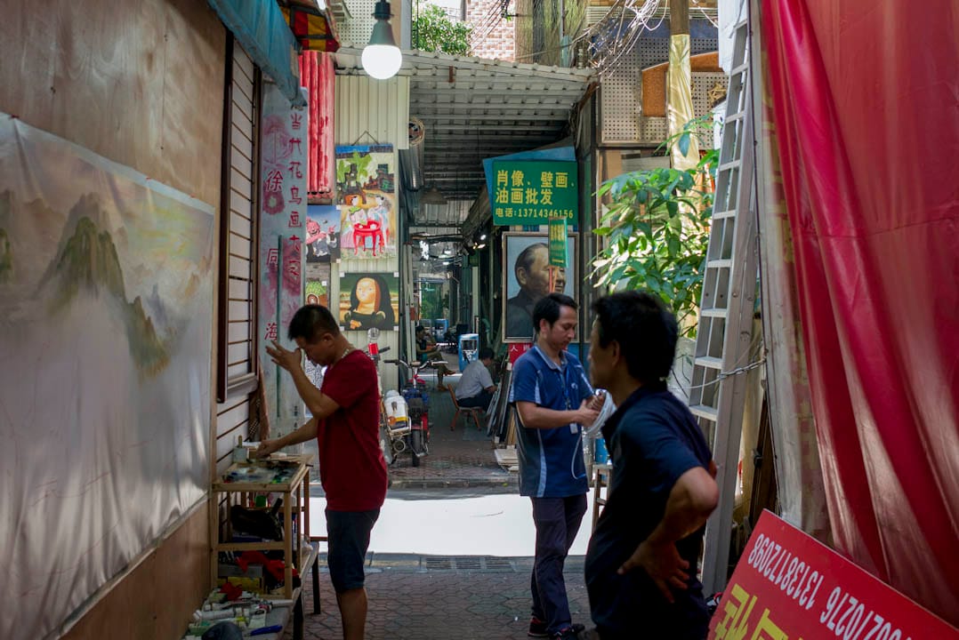 「改革開放的總設計師」鄧小平的肖像都很受客人歡迎,但最多人訂購的,仍是毛澤東與習近平的肖像。