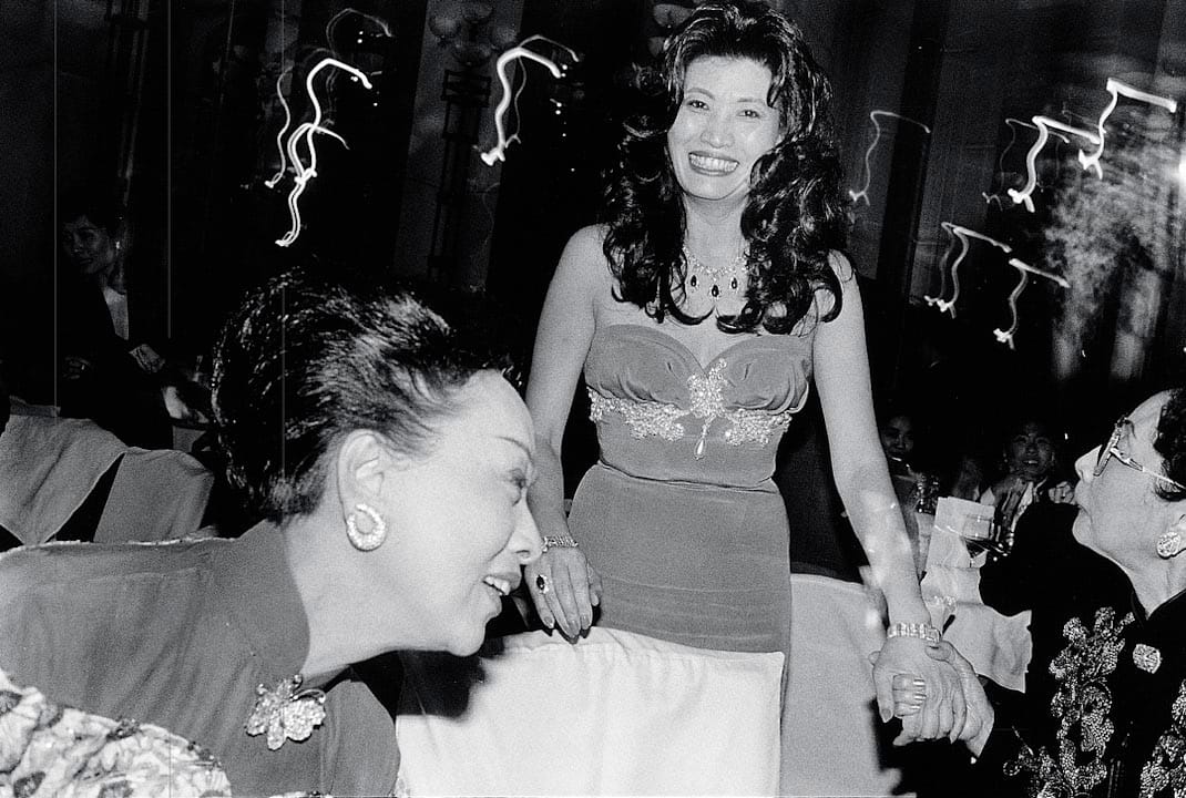 1994年,香港上流社會宴會。