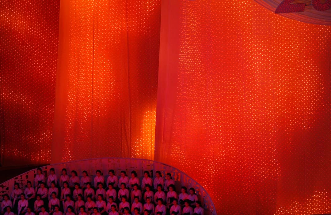 2012年4月16日，北韓歌手在平壤室內體育館表演，以紀念北韓已故領袖金日成逝世100週年。