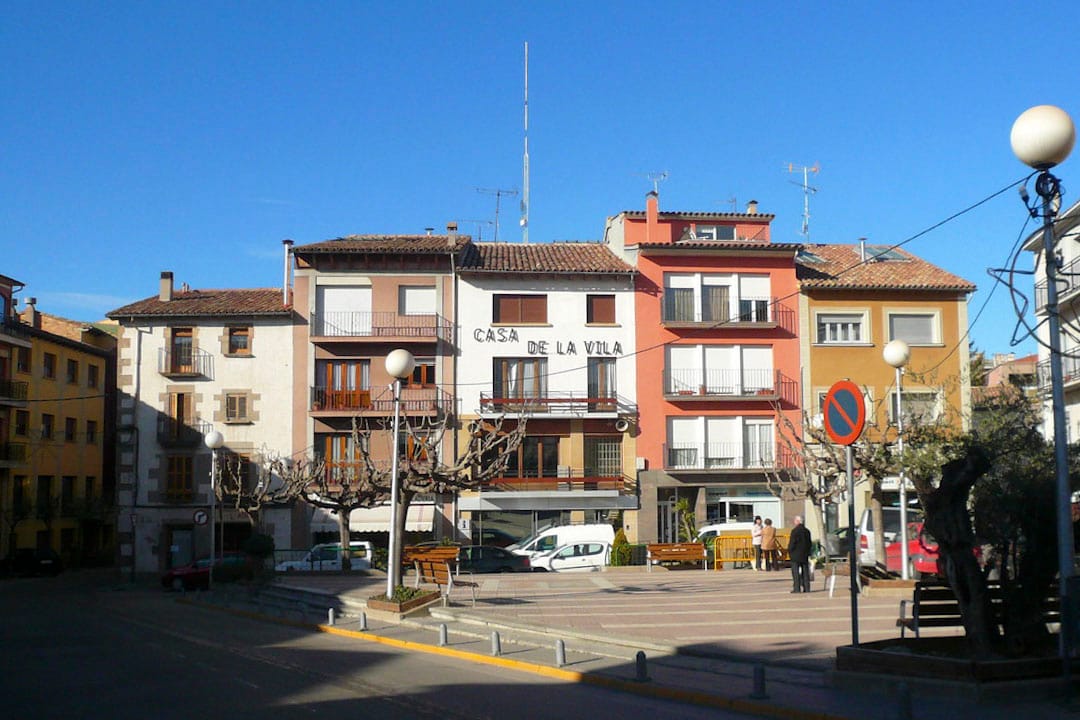 柳斯萨内斯（Prats de Lluçanès）是离加泰罗尼亚首都巴塞罗约一小时车程的村落，村中共有1700多人，总面积13平方公里。