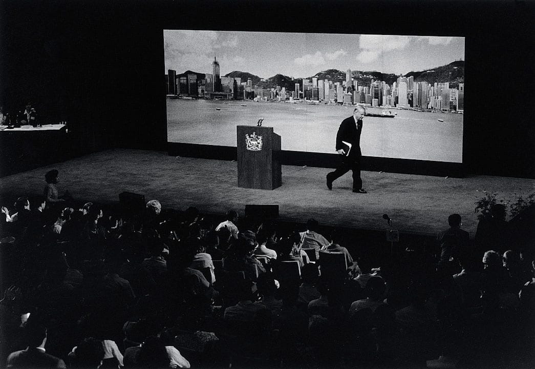 1992年,港督彭定康離開答問大會講堂・大會堂。