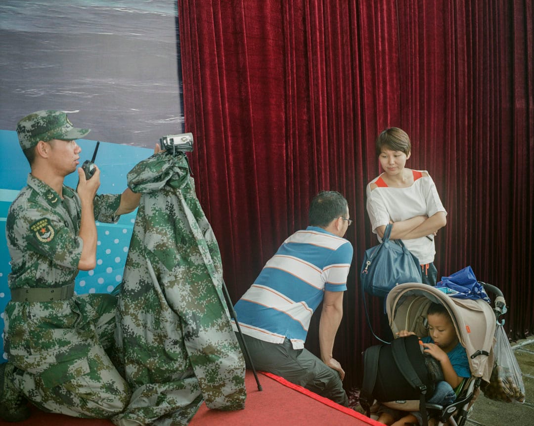 2017年7月，市民參觀解放軍駐港海軍的基地——昂船洲軍營。