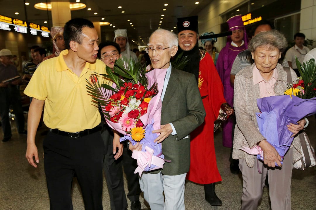 2014年5月28日,诗人余光中参加内地开封清明上河园举行的端午诗会。