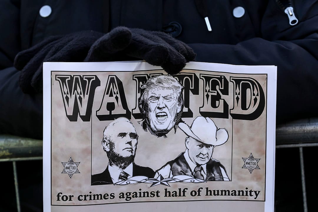 芝加哥，示威者手持諷刺特朗普的標語參與2018年度女性大遊行。