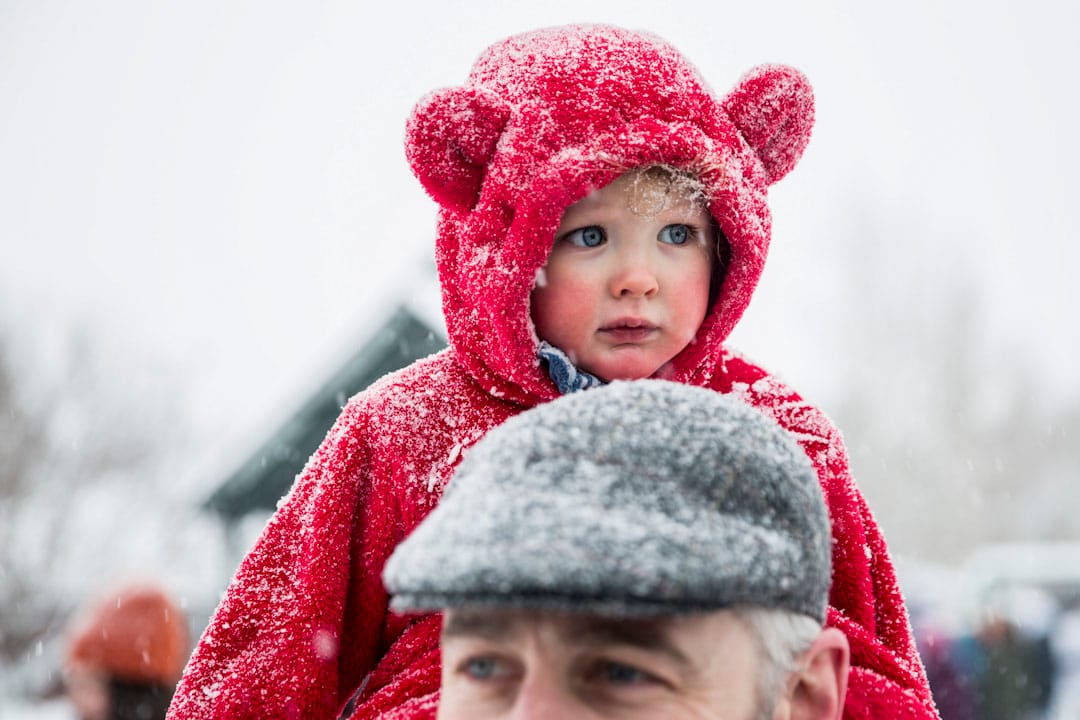 猶他州帕克城，Stephen Richardson帶同他一歲大的孩子Arlow參與2018年度女性大遊行。