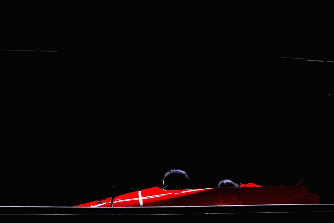 2018年2月18日，中国选手 Jian Jin 和 Hao Shi 挑战男子二人有舵雪橇赛。