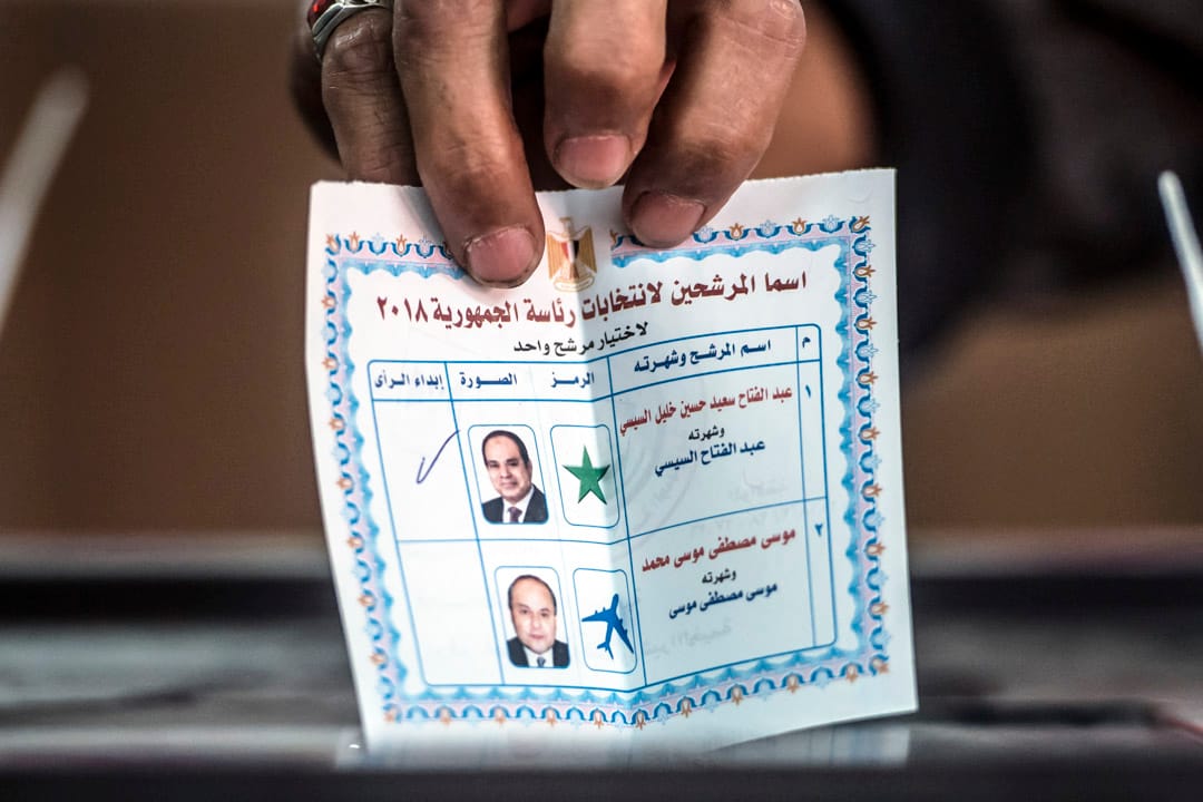 今次埃及的总统选举并没有任何有意义的竞争,唯一的挑战者穆萨(Moussa Moustafa Moussa)没没无闻,报名截止前最后一刻才报名参选,选举期间也不做任何“竞选活动”,被视为掩饰“一人参选”的遮羞布。