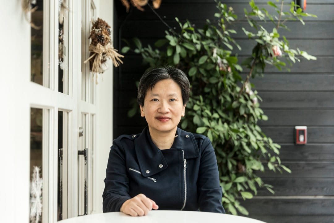 顏擇雅認為,中共其實籌碼有限;在主流意見認定台灣青年學者西進是「笨台政策」時,她反而認為中國在幫著處理台灣錯誤高教政策的某些後遺症。