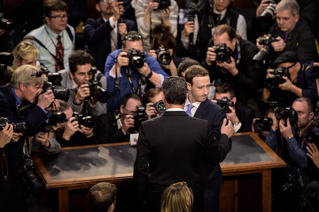 2018年4月10日,Facebook 創辦人兼行政總裁朱克伯格出席美國國會參議院聽證會。