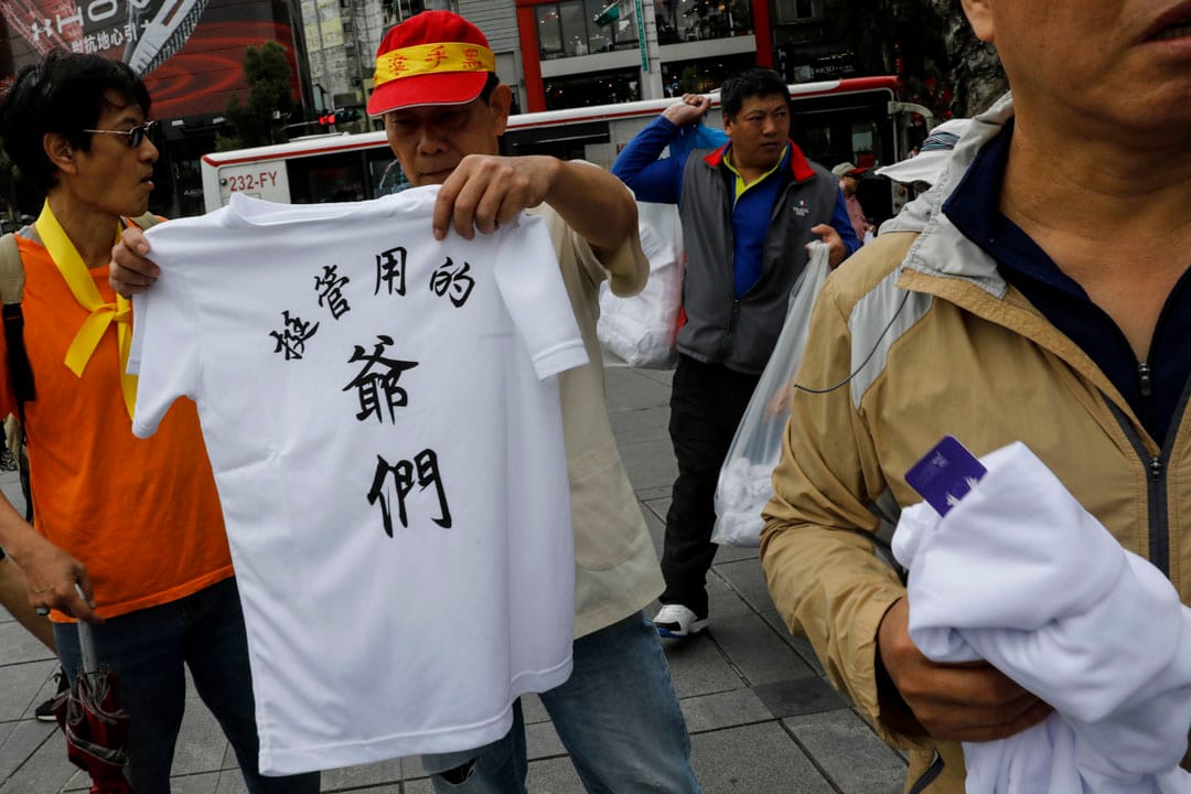 現場不少參加人士都穿著挺管的白色T-shirt。