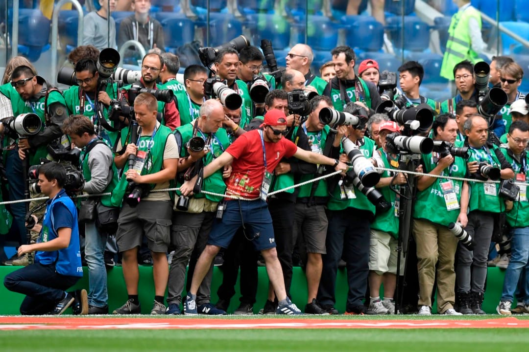 2018年6月22日，聖彼德堡體育場，世界盃E組巴西對哥斯大黎加賽事開賽前，大批攝影師在場邊聚集。