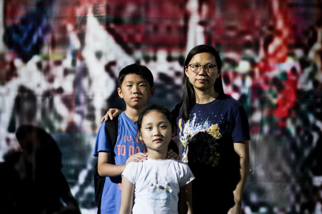 黃太,38歲,和子女一同參與集會。