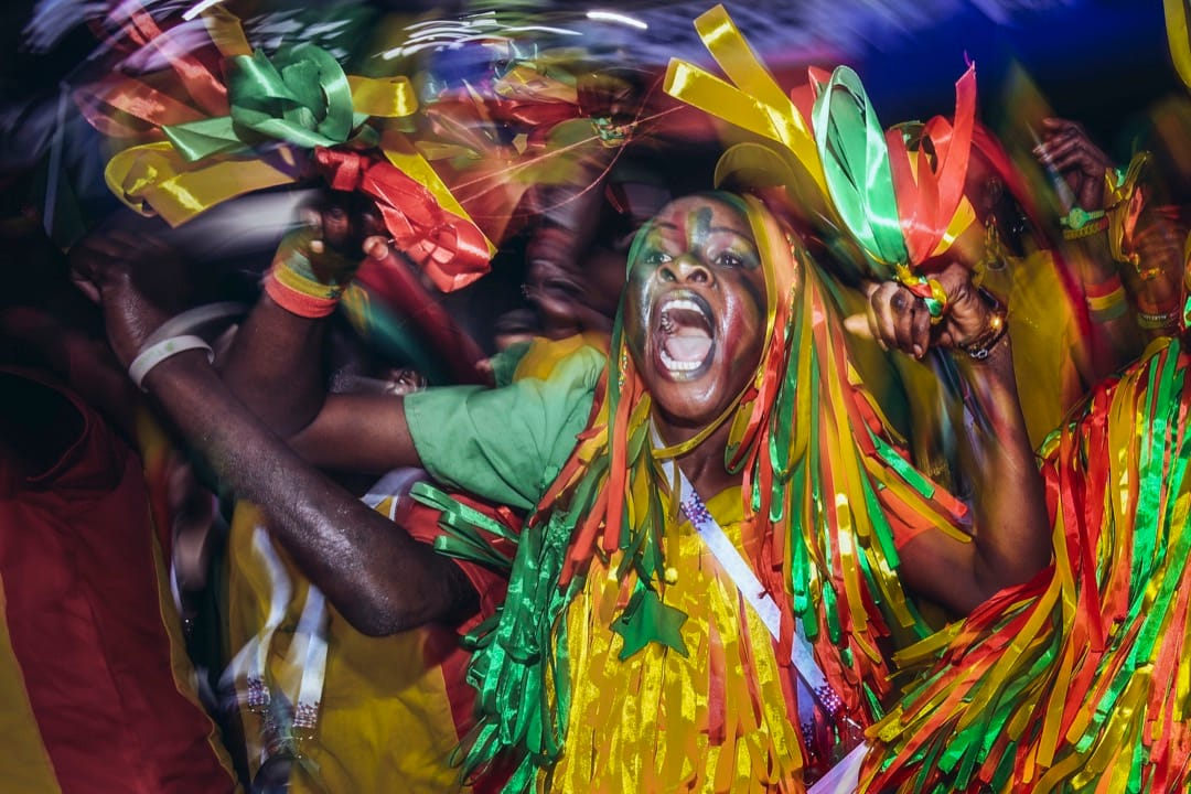 2018年6月19日，莫斯科斯巴達克體育場上演世界盃H組賽事，由波蘭對塞內加爾，塞內加爾球迷揮動彩帶為球隊打氣。