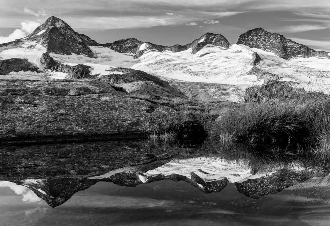 兩人遇雪的區域，並非一般人印象中的喜瑪拉雅山營地，而是藍塘國家公園旁的區域。