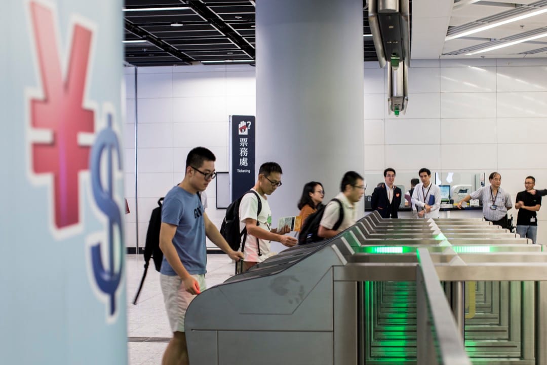 香港西九龙高铁站，入境香港的闸口。