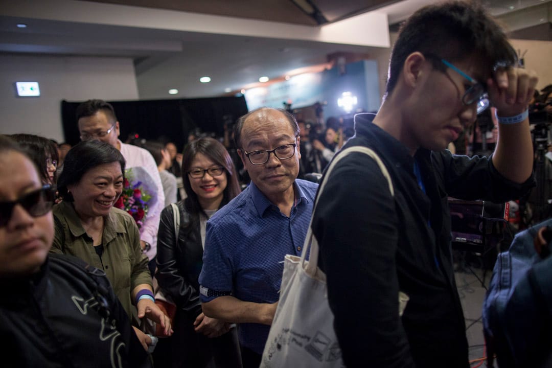 2018年11月26日凌晨, 落选的参选人冯检基于公布结果后会见传媒。