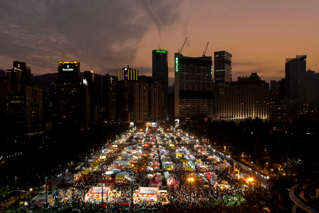 大年廿九晚上,維園年宵燈光通明。