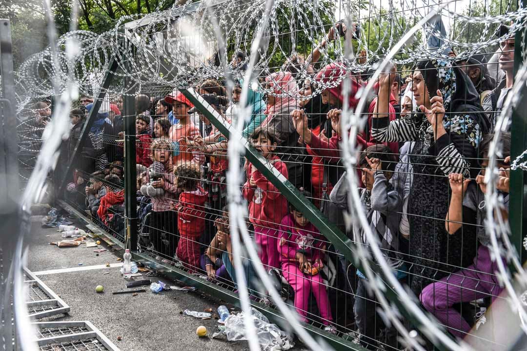 歐爾班曾說：「每一個移民都是對公共安全的挑戰」，難民們帶來了「追求我們妻子和女兒的黑幫份子」）。