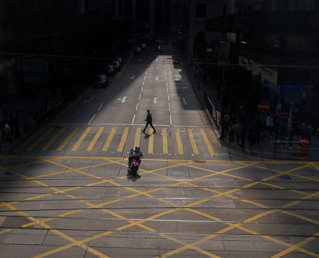 《方格之內》Fit in the Box,規則與自由交錯的軌跡之中,是否有你想去往的方向?