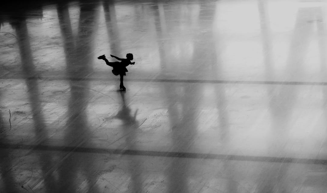 《自己的一刻》Moment for Yourself,溜冰場上,女孩滑行似飛翔;專注於力量與節奏,這是純粹地屬於自己的時刻。