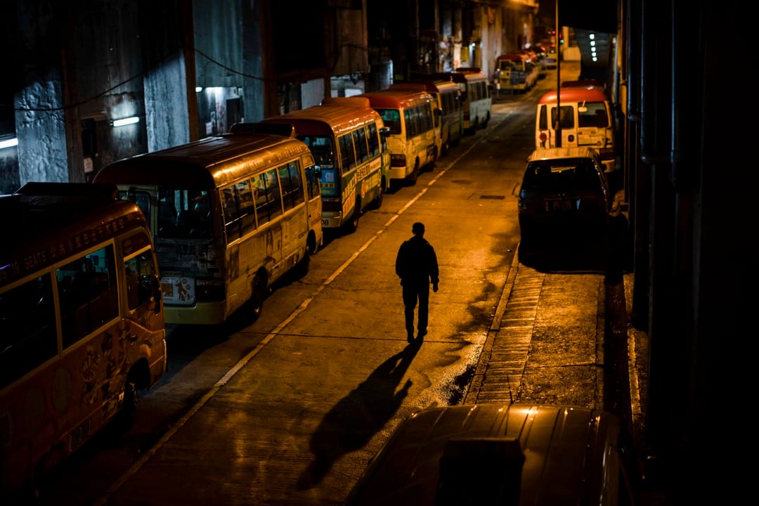 裕民坊小巴站,一名小巴司機走過。