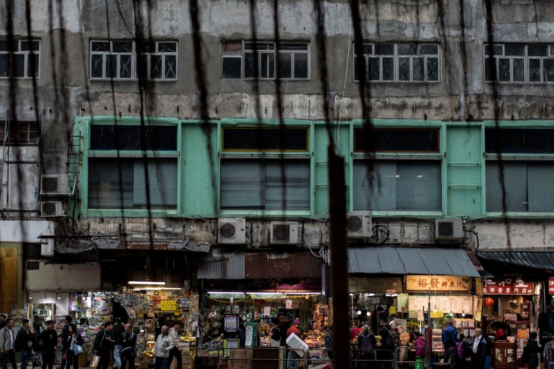 在收回物業前數天,大批街坊、記者、攝影愛好者都蜂擁到裕民坊購物、做訪問、拍照留念。更有團體在關閉了的店舖外牆貼上裕民坊的舊照片、畫作、及相關媒體報導,引起市民對重建事宜的關注。